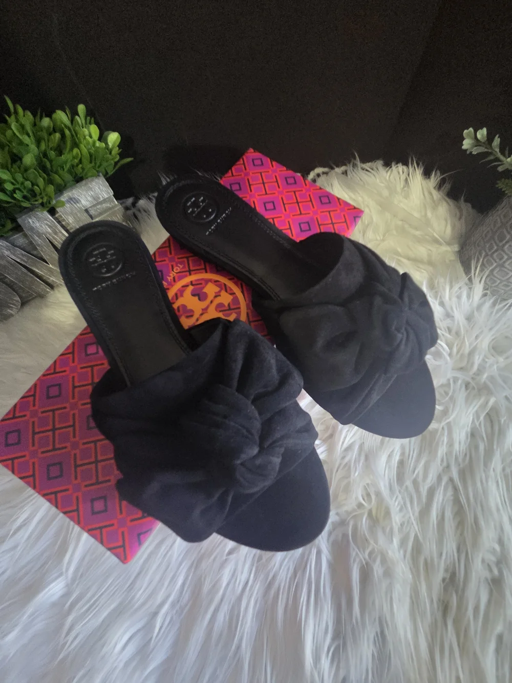 Tory Burch Annabelle Black Suede Bow Slide Sandals. Size 7